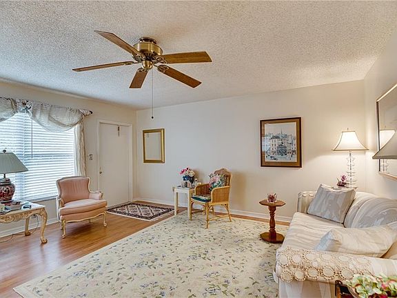 3rd image of 4 Vista Palm Ln