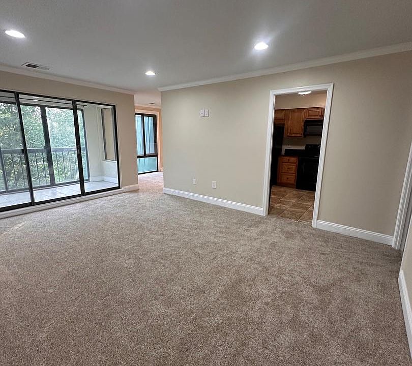 1st image of 1016 Brinker 302 Dr #302