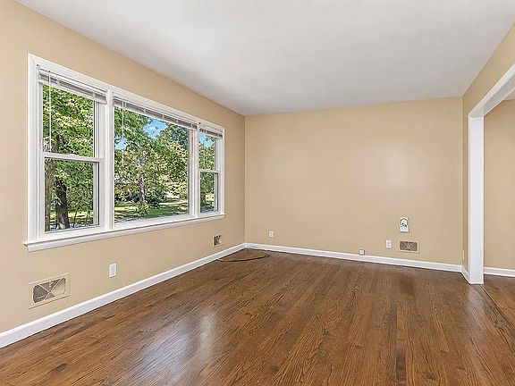4th image of 8105 Hedges Ave