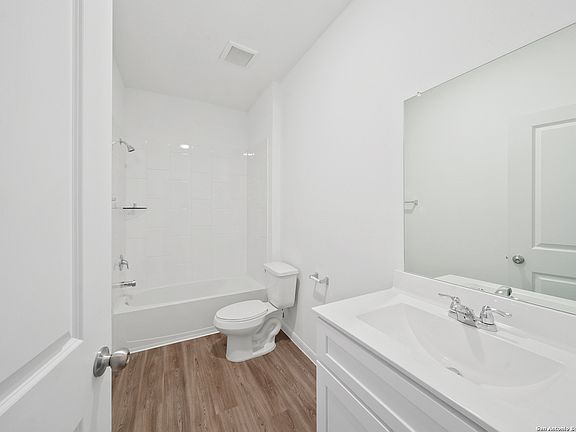 2nd image of 1116 Oriole Way