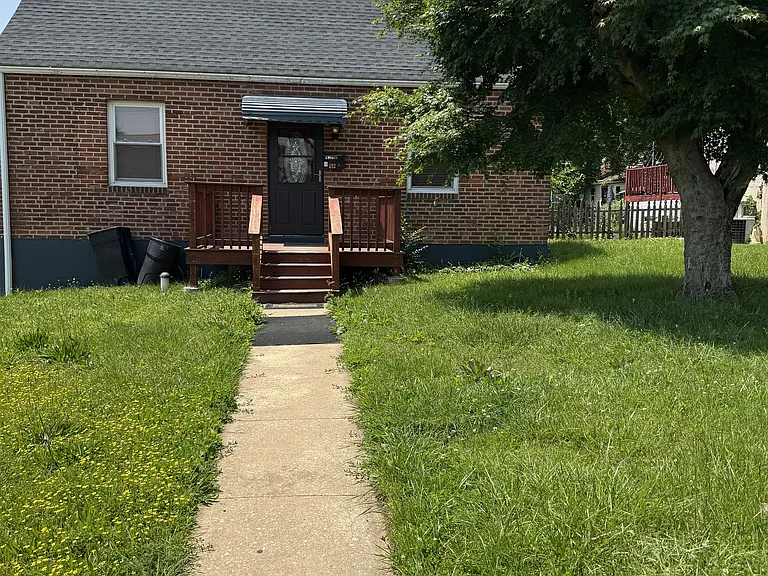 112 Burton Ln E — Photo 1