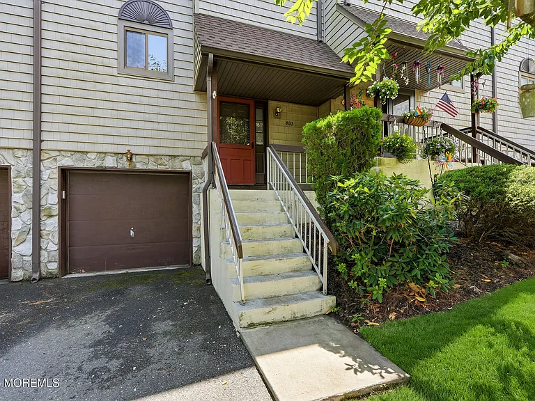 802 Alpine Trl — Photo 2