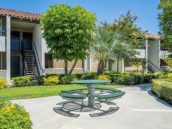 3rd image of 17230 San Mateo St #20