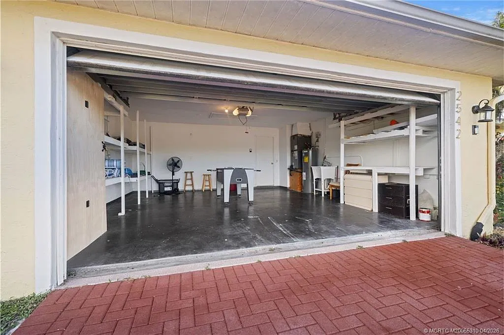 3 bed, 2.0 bath, 1470 sqft, $3,200 — Photo 4