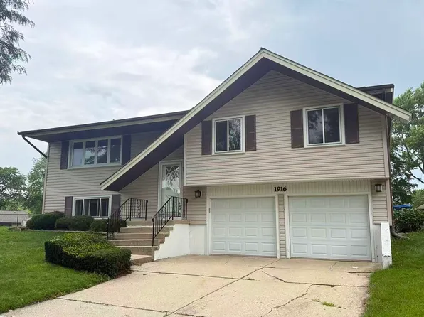 1916 Capital Ct, Schaumburg, IL 60193