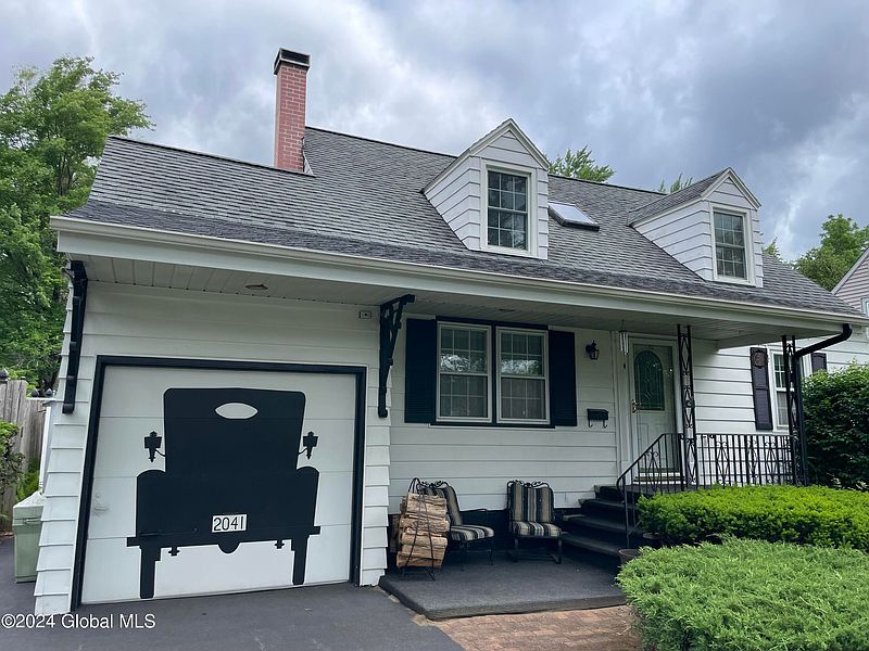 2nd image of 2041 Hoover Road