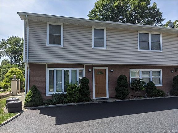 2nd image of 3321 Sycamore Ln