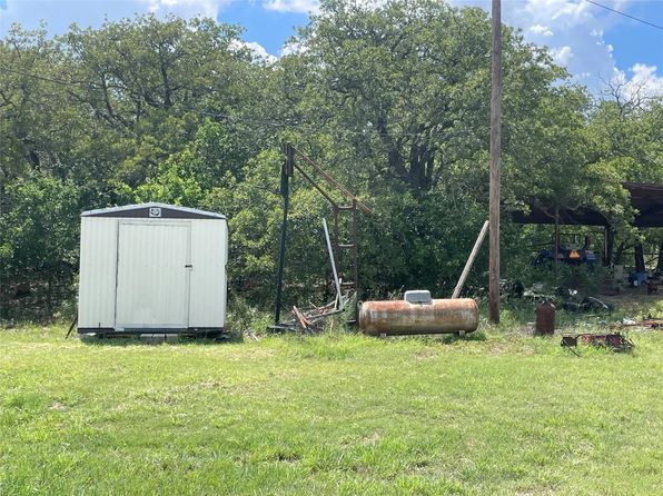 1521 McEntire Rd, Graham, TX 76450