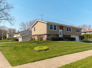 2205 Oak Ln, Rolling Meadows, IL 60008
