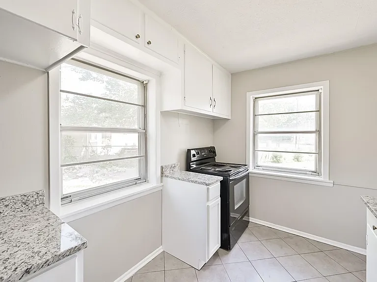 1501 Greenbrier Dr — Photo 20