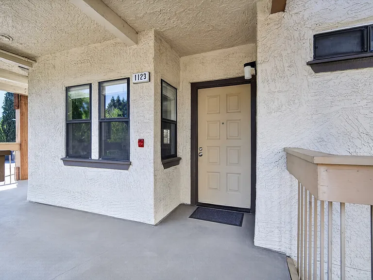 1123 S Villa Way — Photo 2