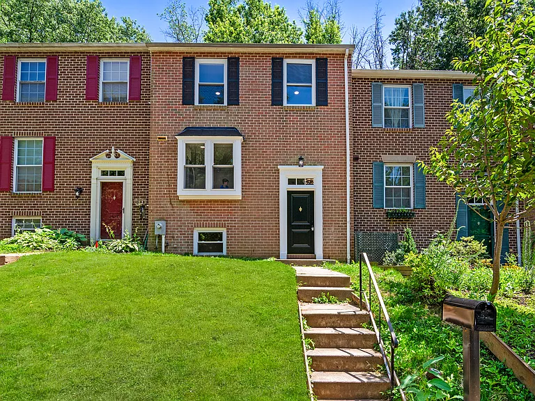 2613 Ebony Rd — Photo 2