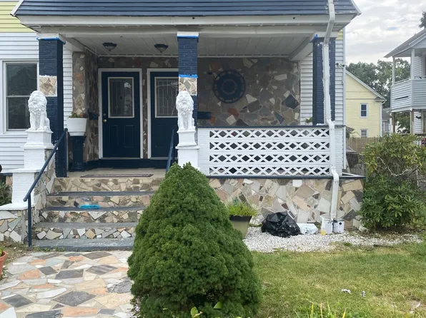 15 Somerset St, Springfield, MA 01108