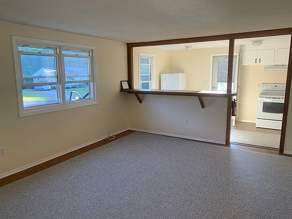 2nd image of 5 Poplar Ln APT C