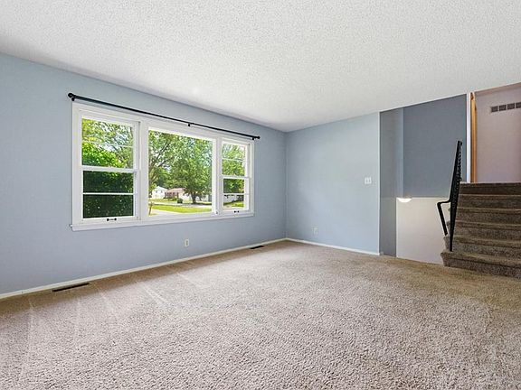 3rd image of 7514 N Virginia Ave