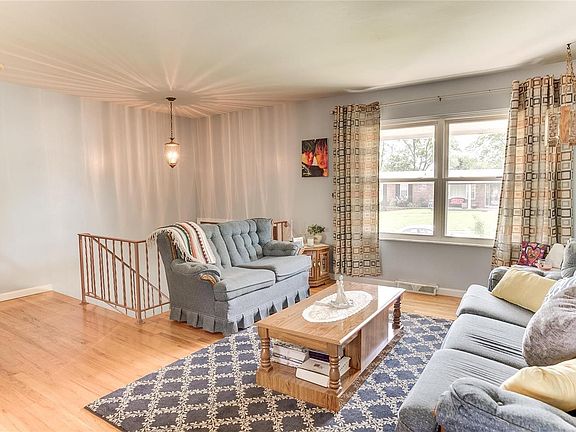 3rd image of 4575 Tauneybrook Dr