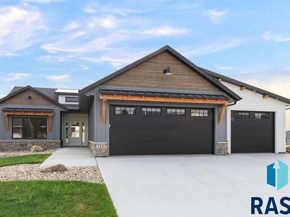 713 S 4th Cir, Brandon, SD 57005