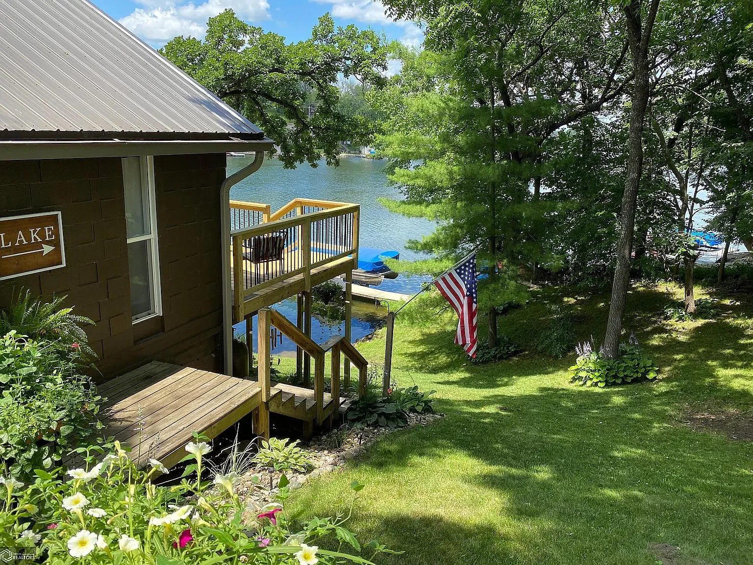 1041 Lakeshore Dr photo 1