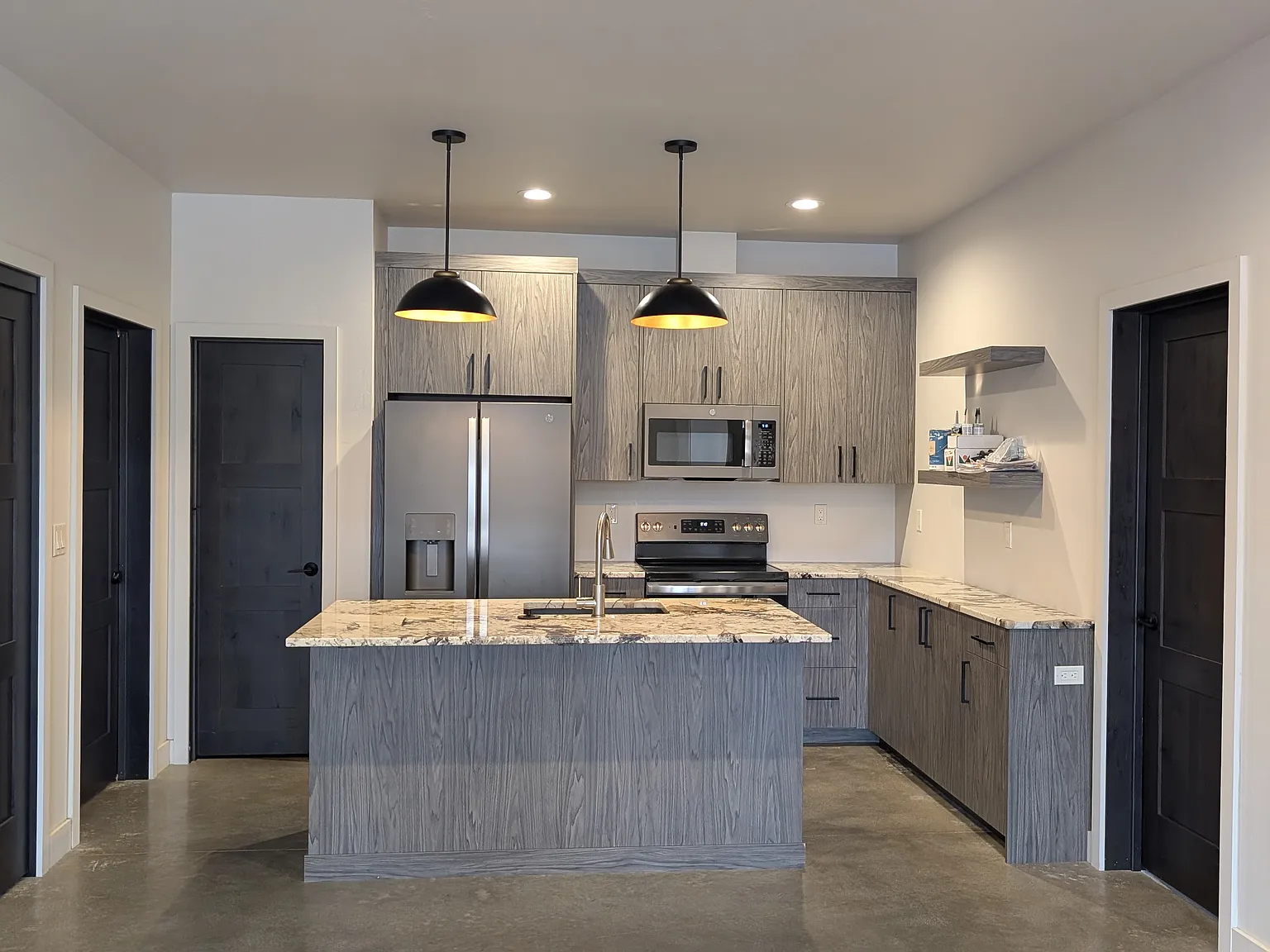 3 bed, 1300 sqft, $2,900 — Photo 3