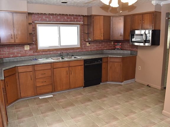 2nd image of 1018 Morton Ave