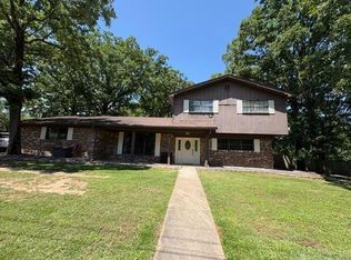 300 S Circle Dr, Hope, AR 71801