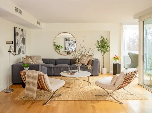 975 Memorial Dr APT 608, Cambridge, MA 02138