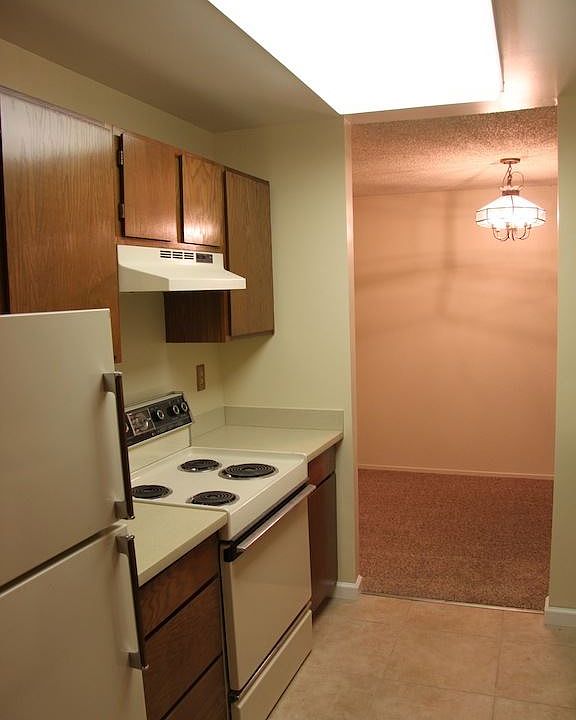1st image of 1309 Creekside Dr APT 102