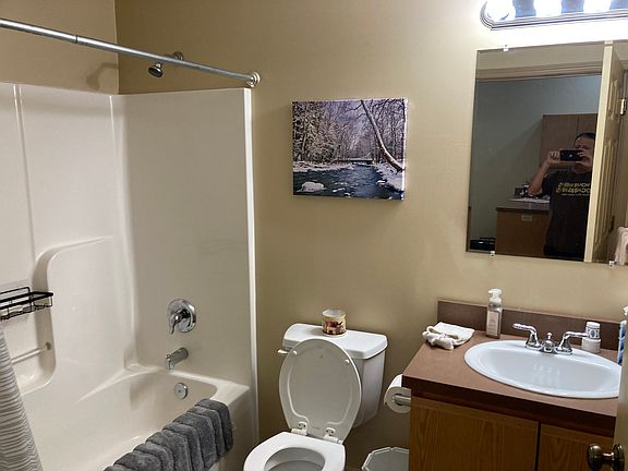 2nd image of 3252 S Meridian Rd #1