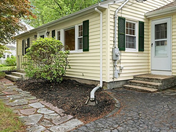 5th image of 8 Oakwood St