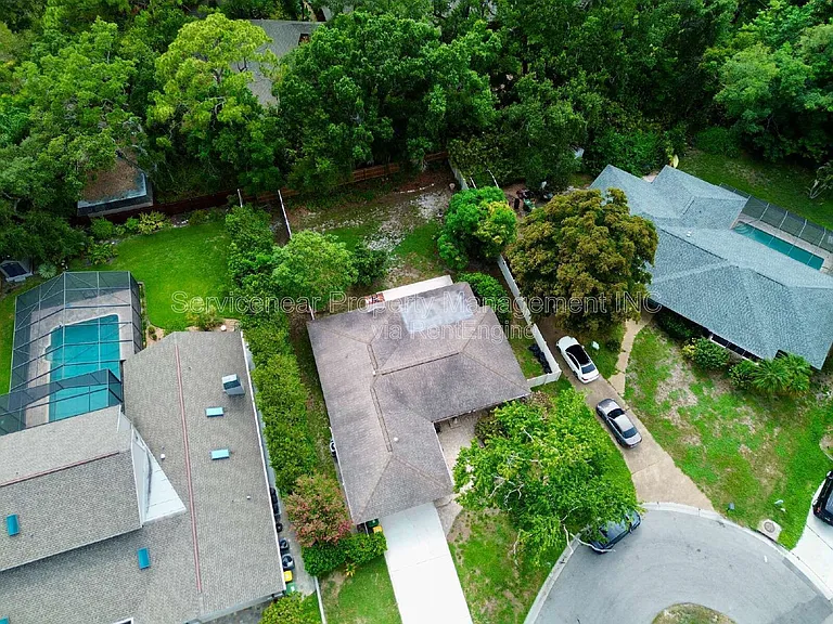 423 Whispering Oaks Ct — Photo 40
