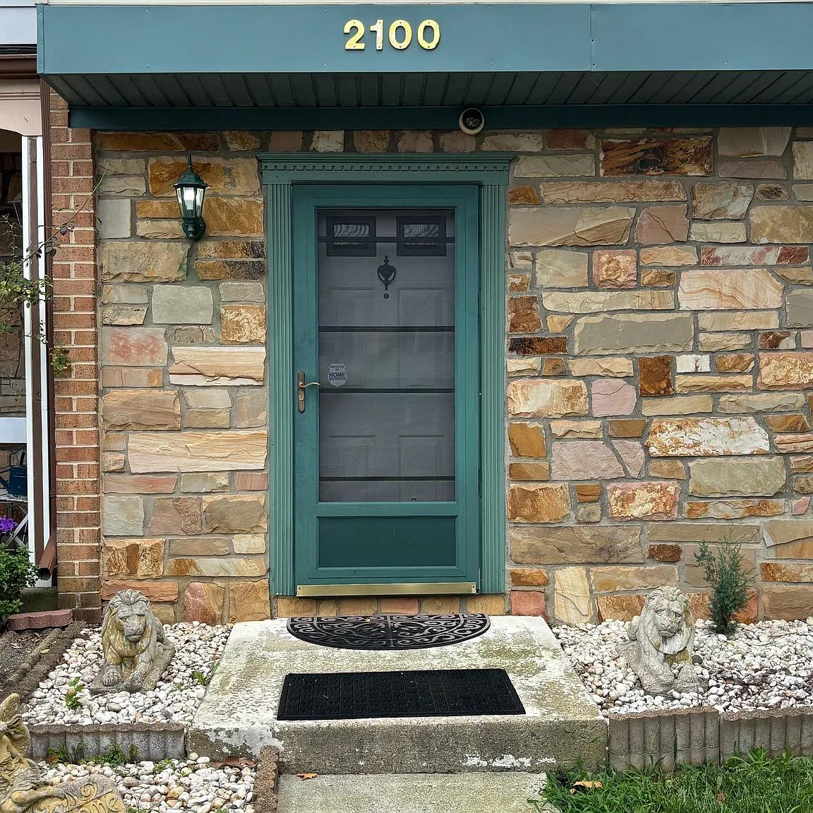 4 bed, 2.5 bath, 1496 sqft, $975 — Photo 1