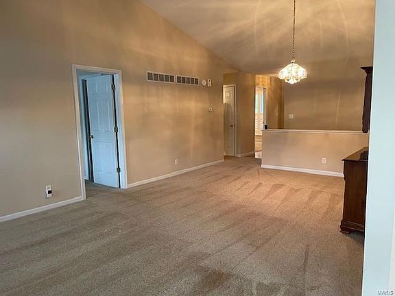 5th image of 1008 Lexington Estates Dr