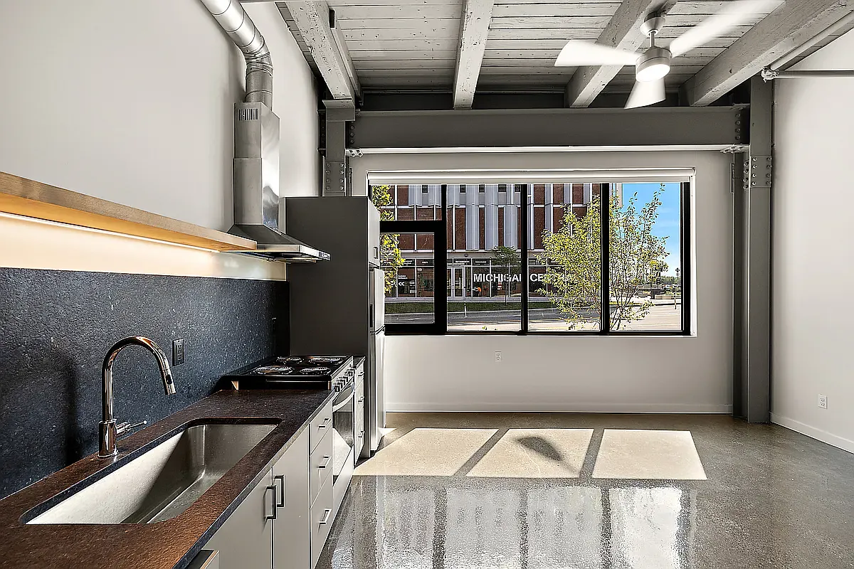 2150 Bagley St — Photo 4