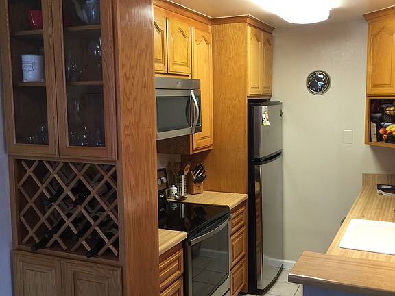 2nd image of 101 Piccadilly Pl APT B