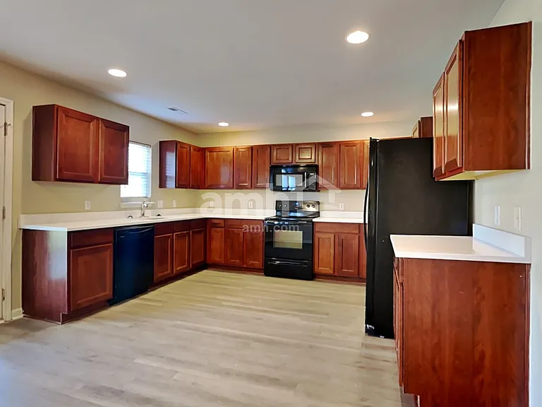 5034 Ballantine Dr — Photo 3