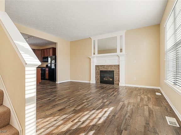 5th image of 172 Stockwell Ct
