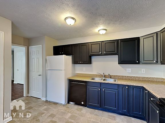 5th image of 3742 Caroline Ave