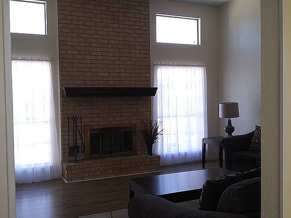 4th image of 605 Carmen St