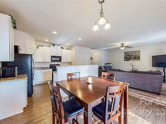 5th image of 7613 Mockernut Dr