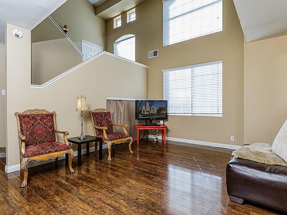 3rd image of 1259 Jamaica Ln