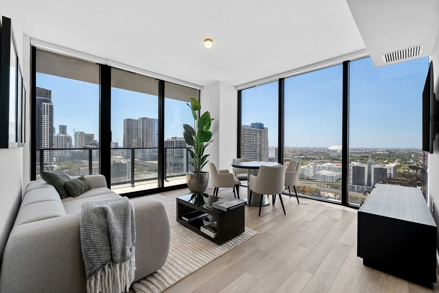 2 bed, 2.0 bath, 1054 sqft, $7,128 — Photo 2