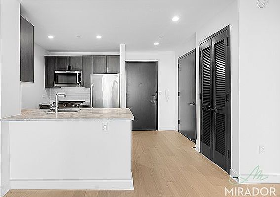 4th image of 21 S End Ave #2711