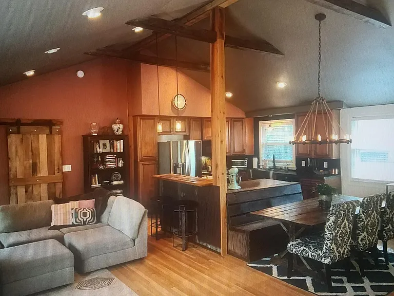 329 Lynn Dr — Photo 2