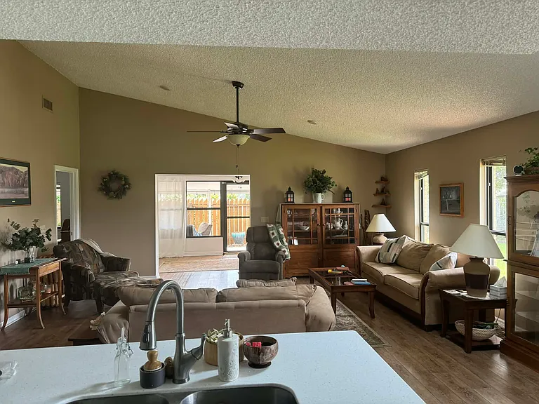 10823 SE 51st Ave — Photo 8
