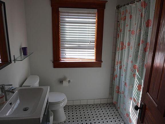 2nd image of 715 Miller Ave