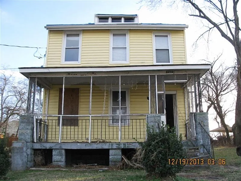 6213 L St photo 1
