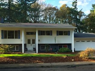 6755 Parkway Dr, Gladstone, OR