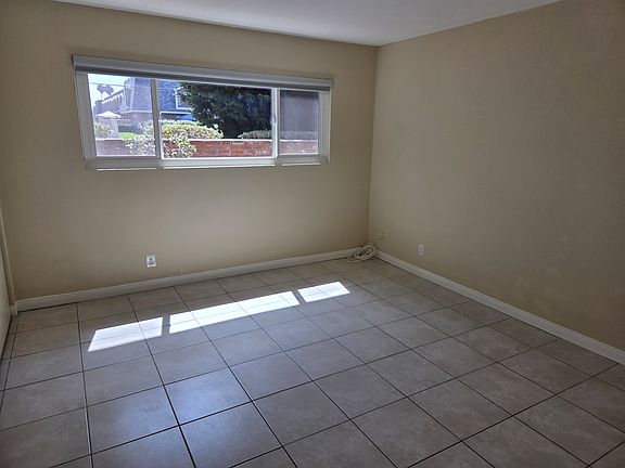 5th image of 3050 S Bristol St Unit 1C