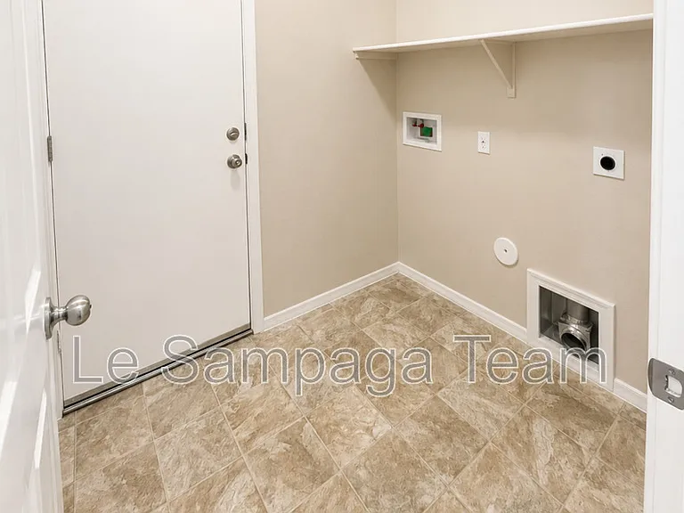 17636 W Maui Ln — Photo 24
