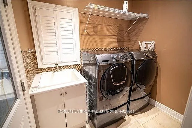 2245 Carm Dr — Photo 15